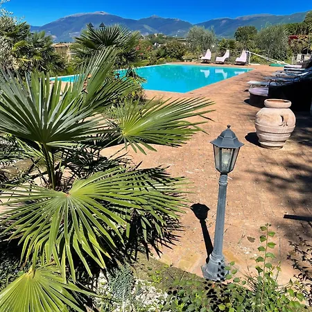 6 - Magical Grounds With Pool Jacuzzi Sleeps 4