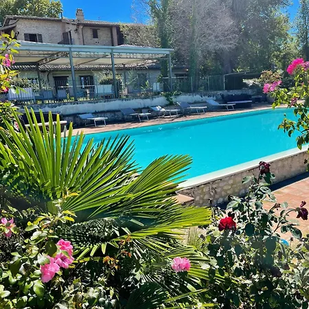 6 - Magical Grounds With Pool Jacuzzi Sleeps 4 Appartement